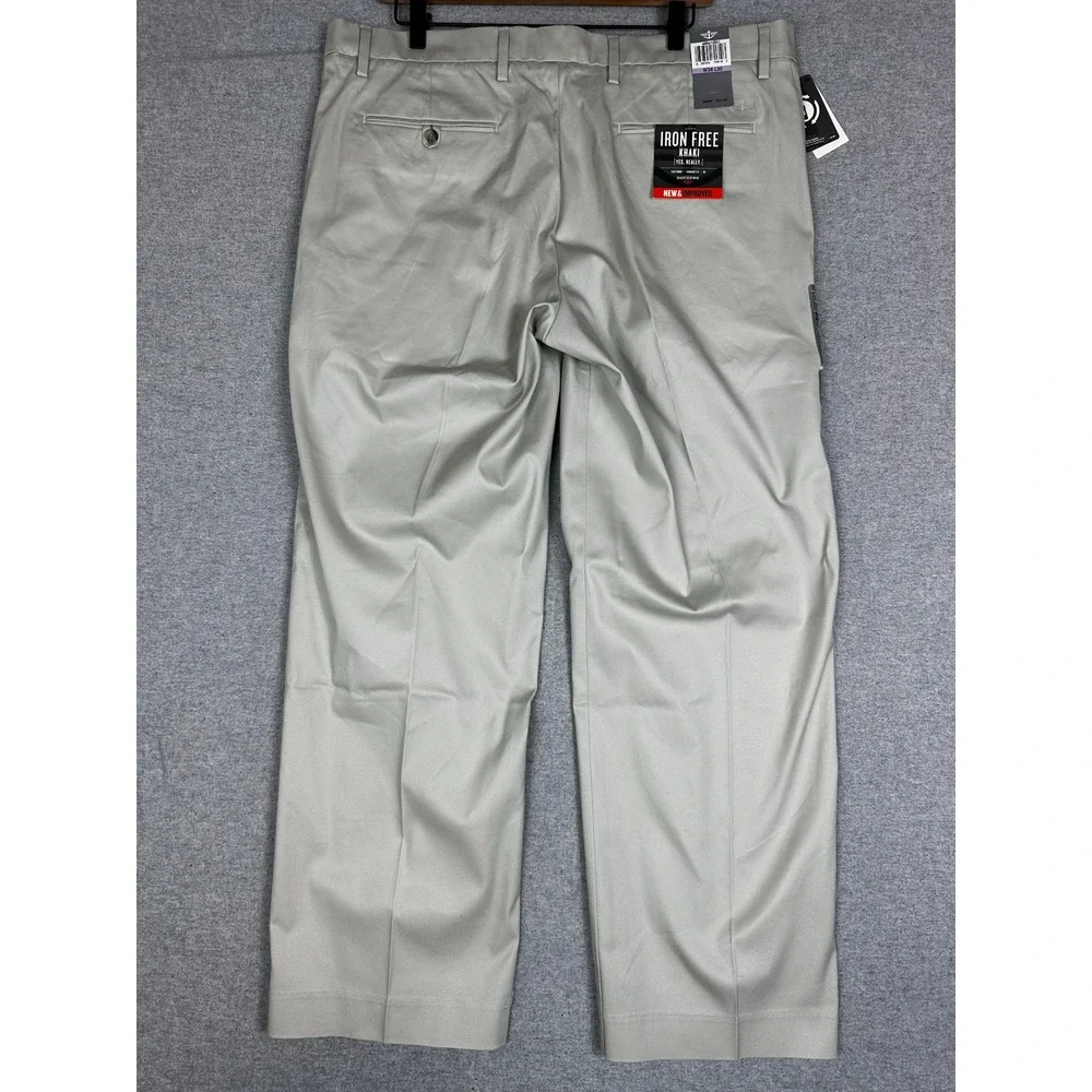 NEW Dockers Iron Free Khakis Mens 38x30 Beige Straight Fit D2 Chino Pants