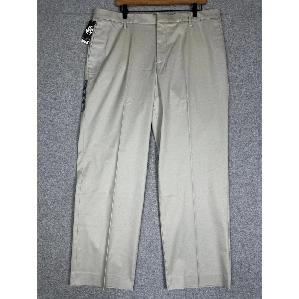 NEW Dockers Iron Free Khakis Mens 38x30 Beige Straight Fit D2 Chino Pants