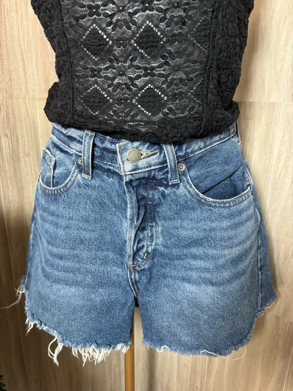 Universal Thread Blue Mid-Rise 90’s Baggy Distressed Denim Shorts