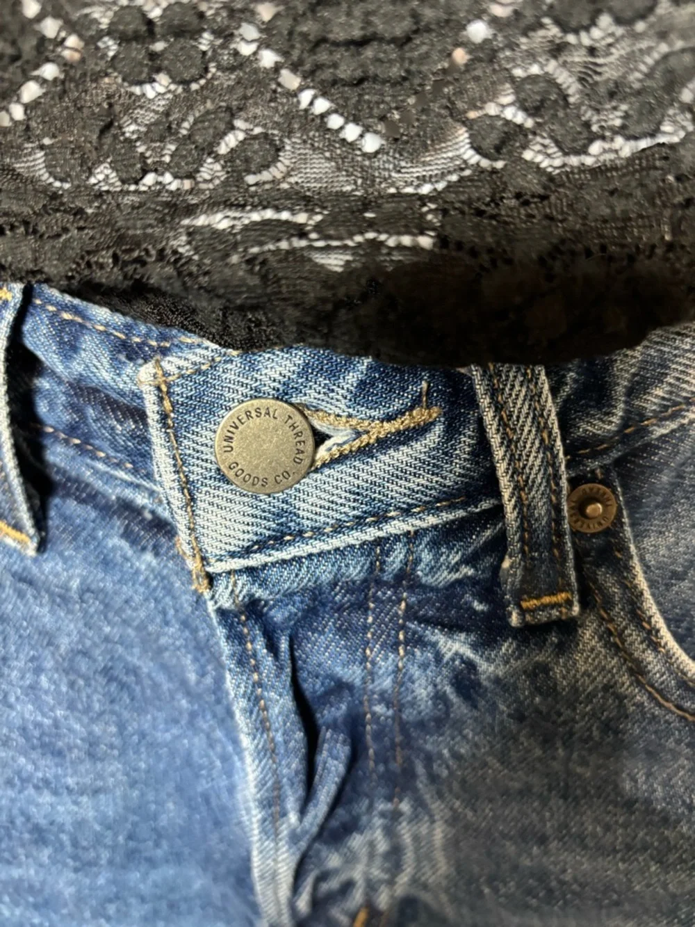 Universal Thread mid rise