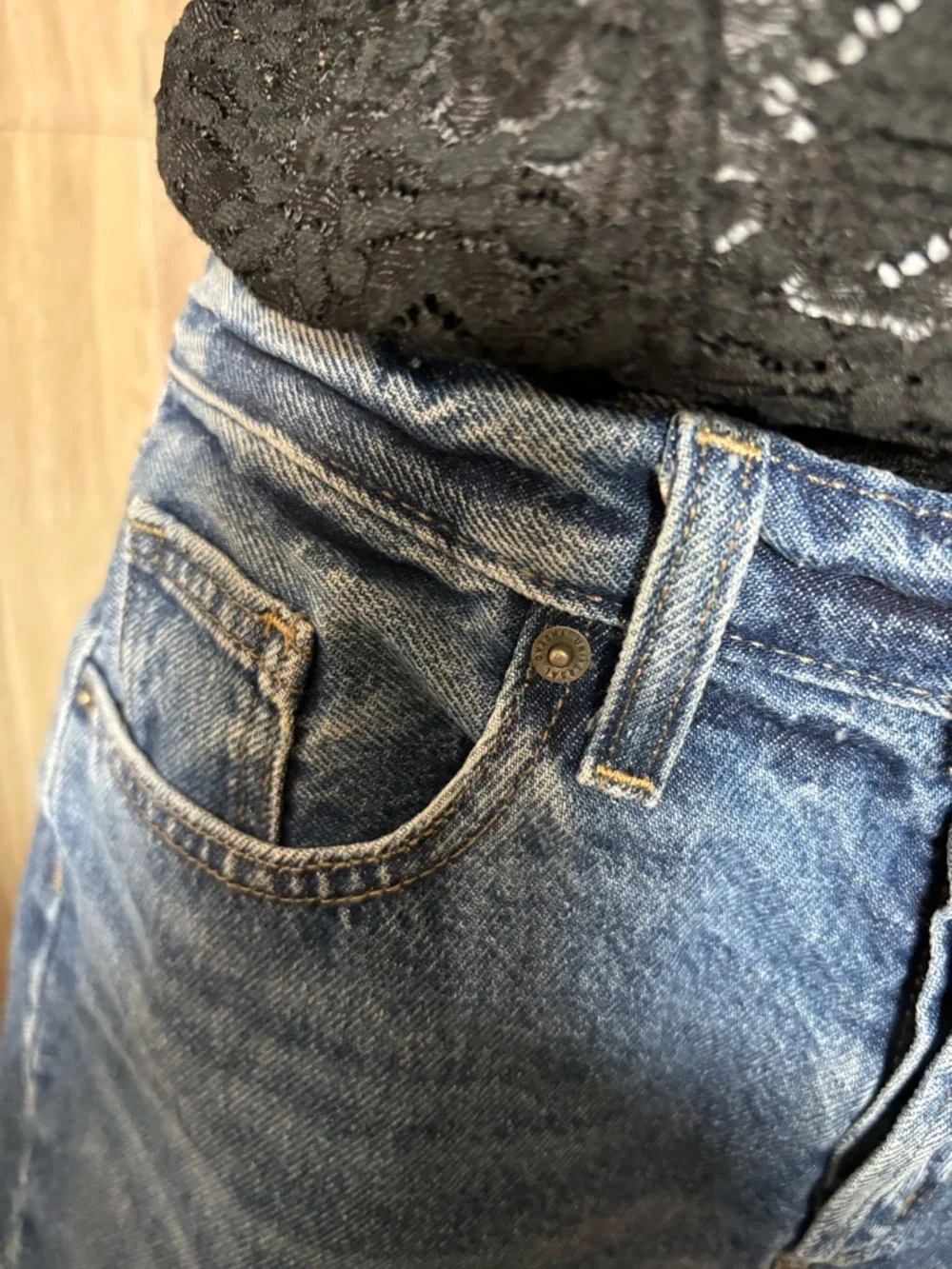 Universal Thread mid rise