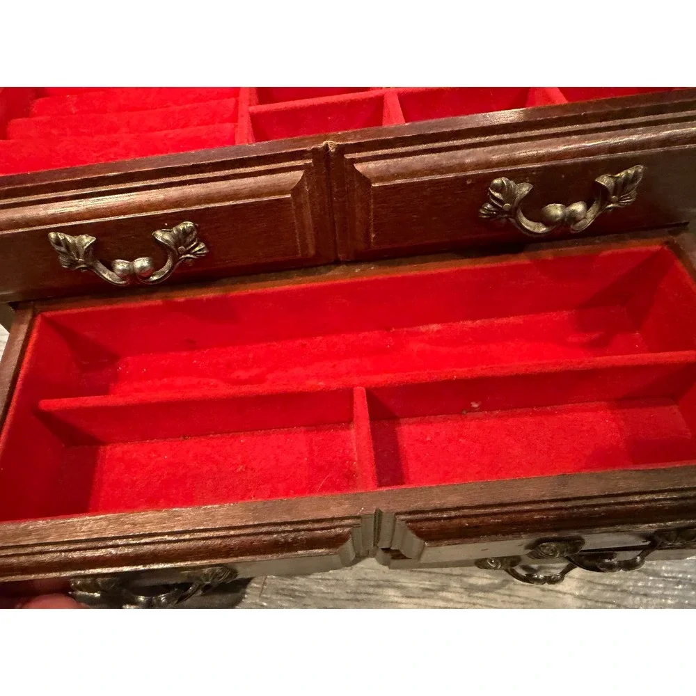 N/A jewelry box