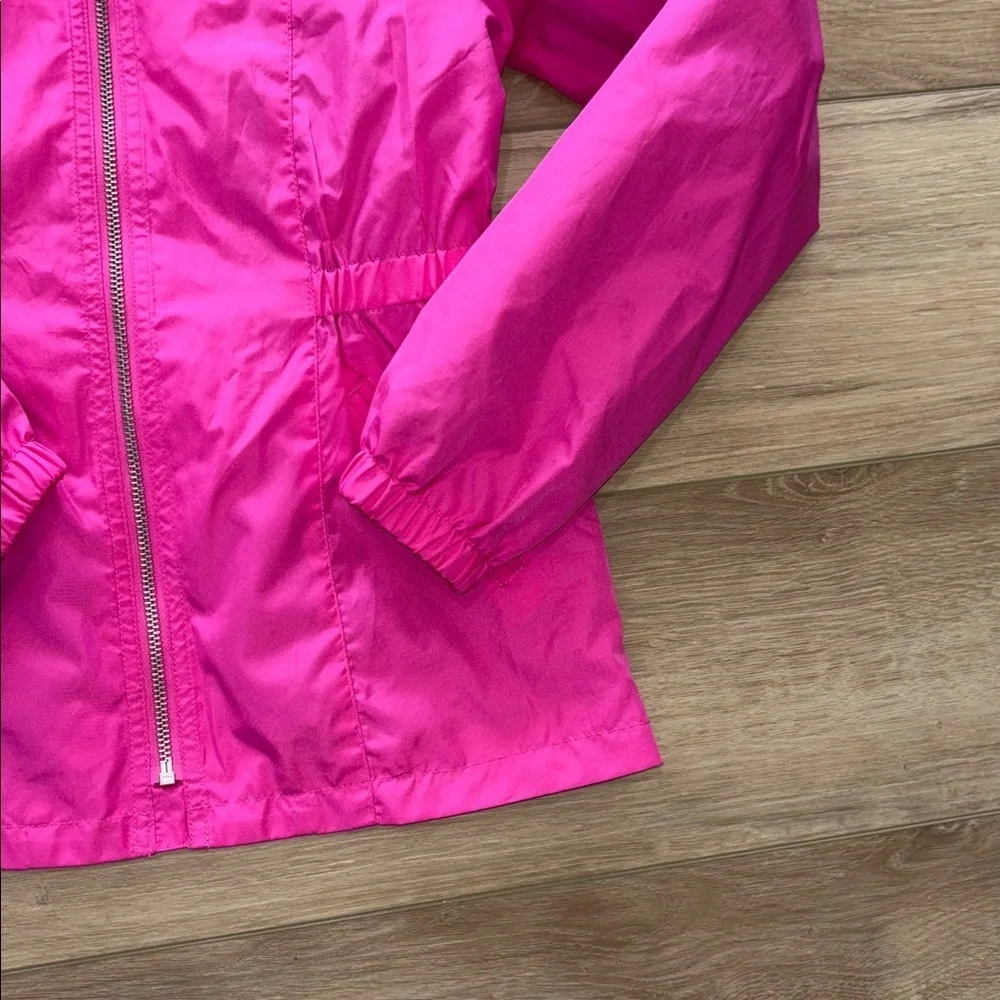 GAP vibrant pink