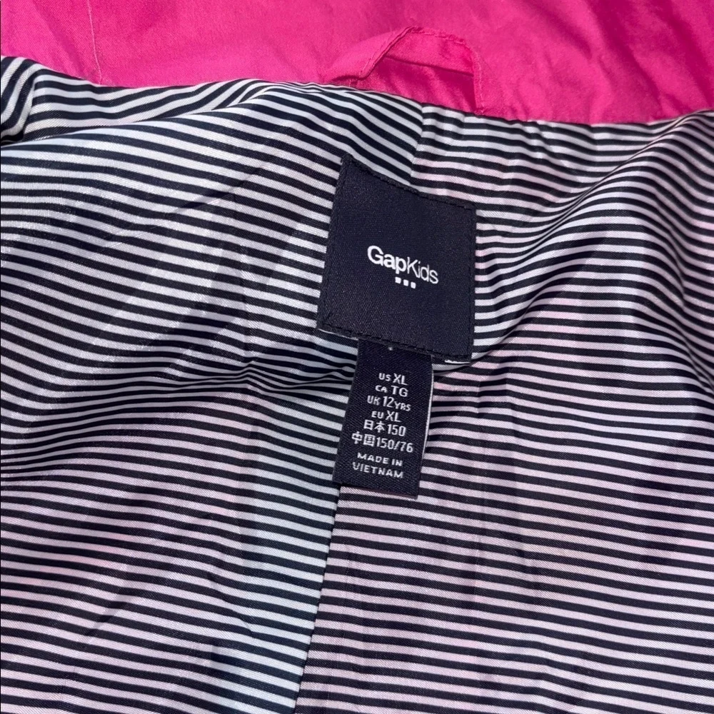 GAP vibrant pink