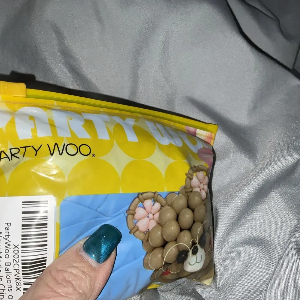 Party Woo add touch