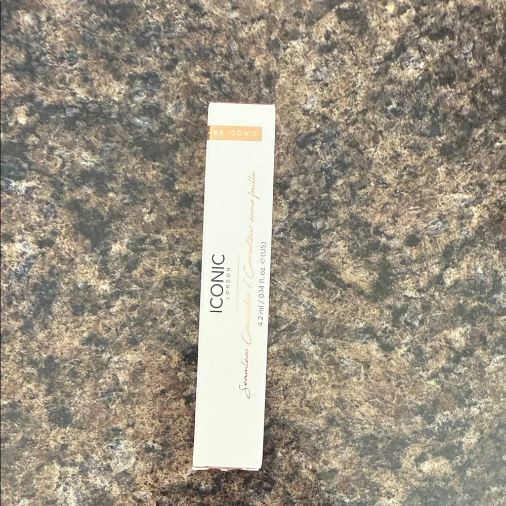 Iconic London Seamless Concealer Lightest Nude