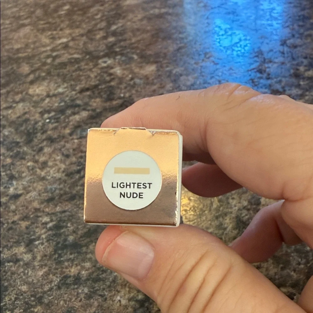 Iconic London Seamless Concealer Lightest Nude