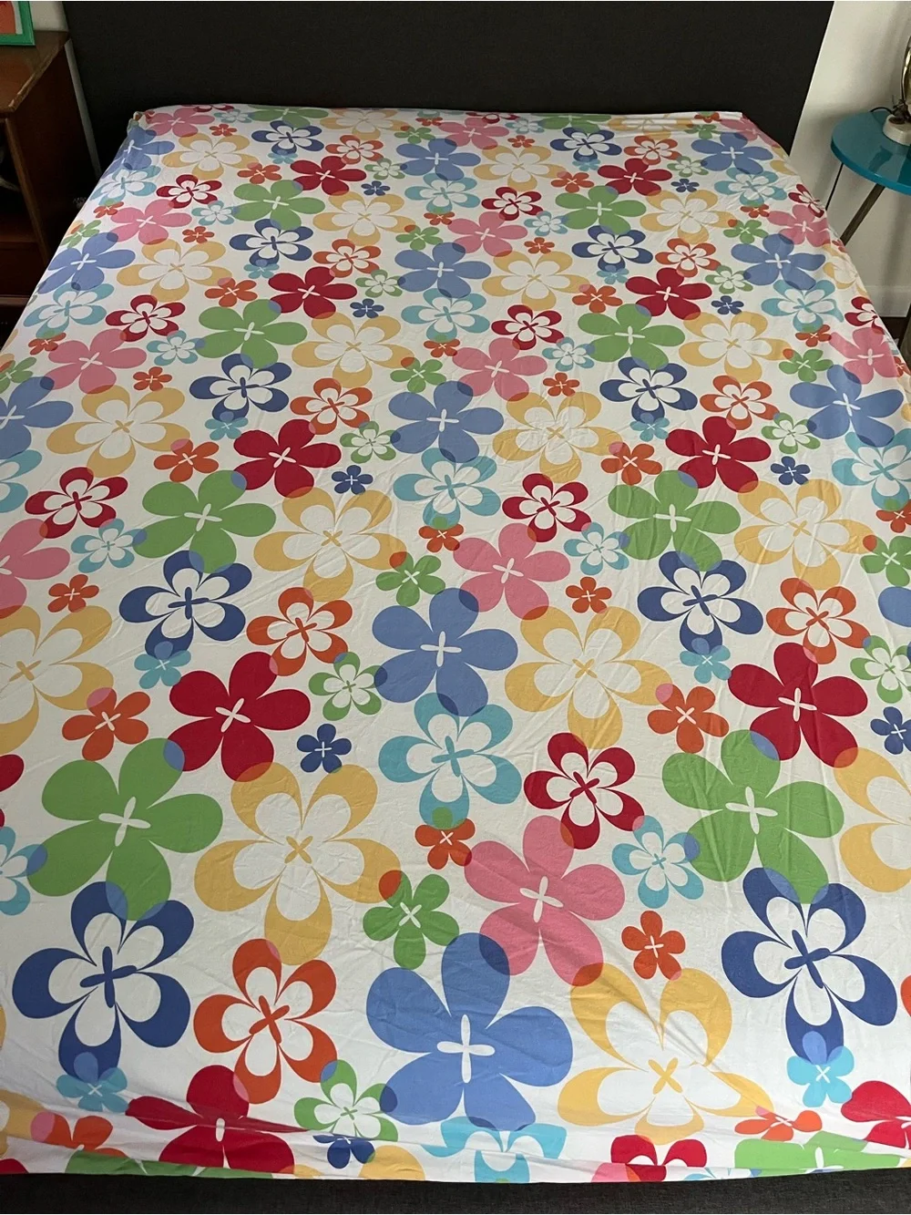 THE COMPANY STORE - cherry Colorful Floral duvet cover w/ matching fitted sheet