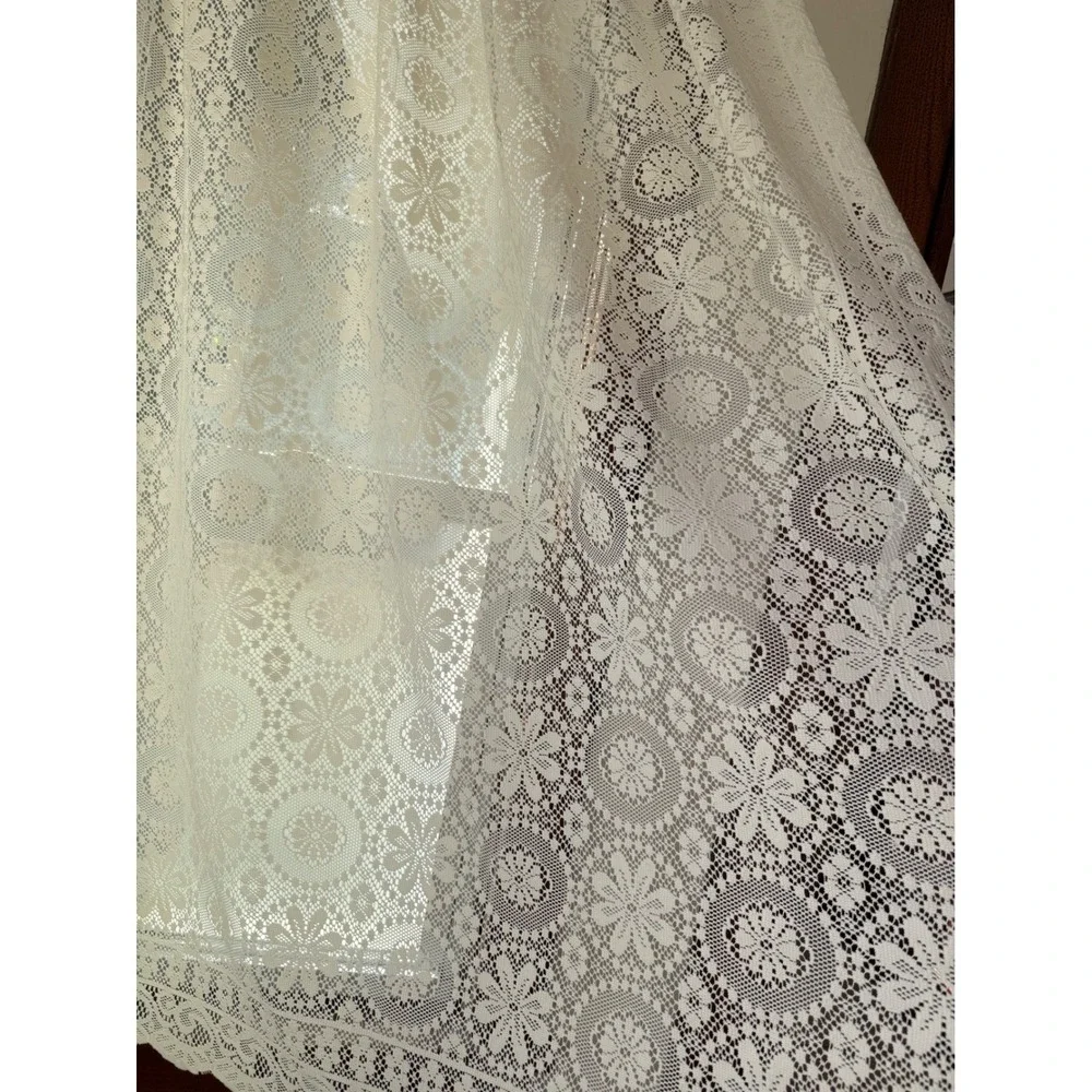 N/A scalloped polyester floral