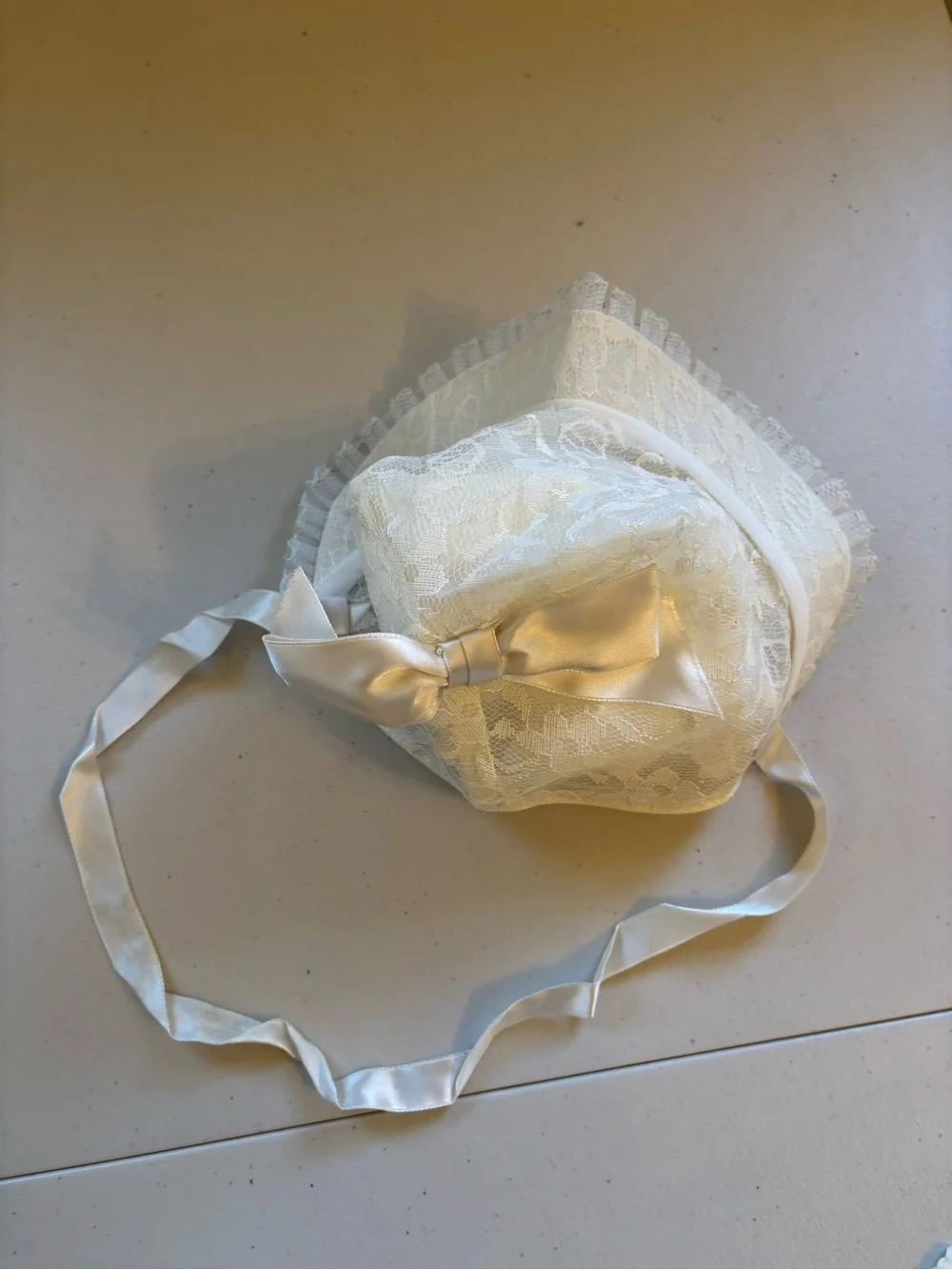 Lot of 5 items. Vintage dresses and bonnet
