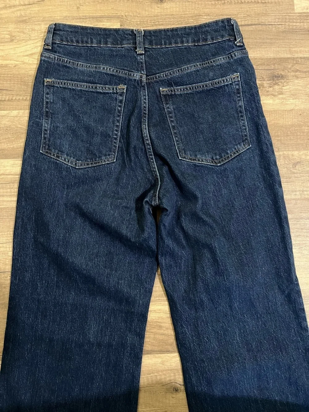 H&M Woman’s Dark Wash Comfy Wide Leg Denim Jeans Size 10