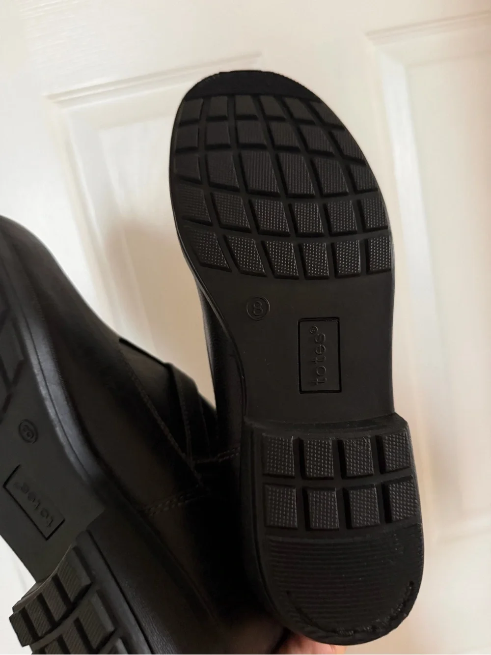 Women’s black totes boots 8