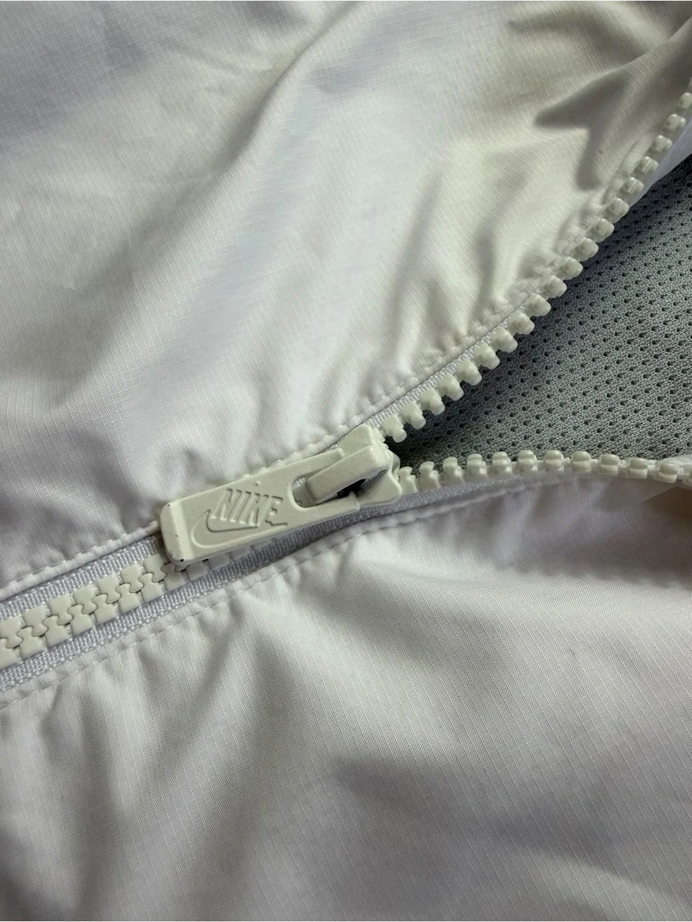 Nike hooded windbreaker