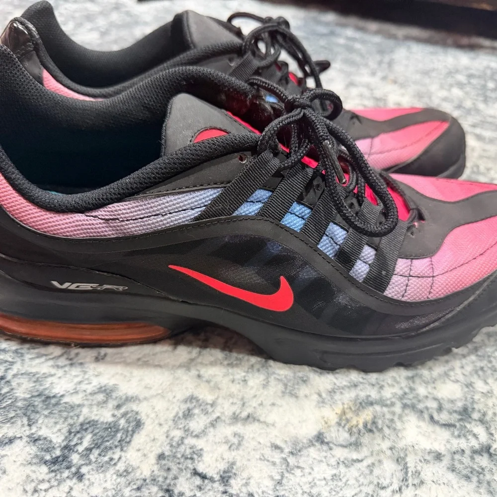 Nike black design bold