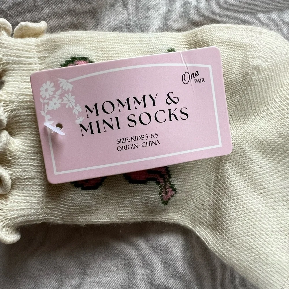2 pair of socks and 2 head band for girls‎
