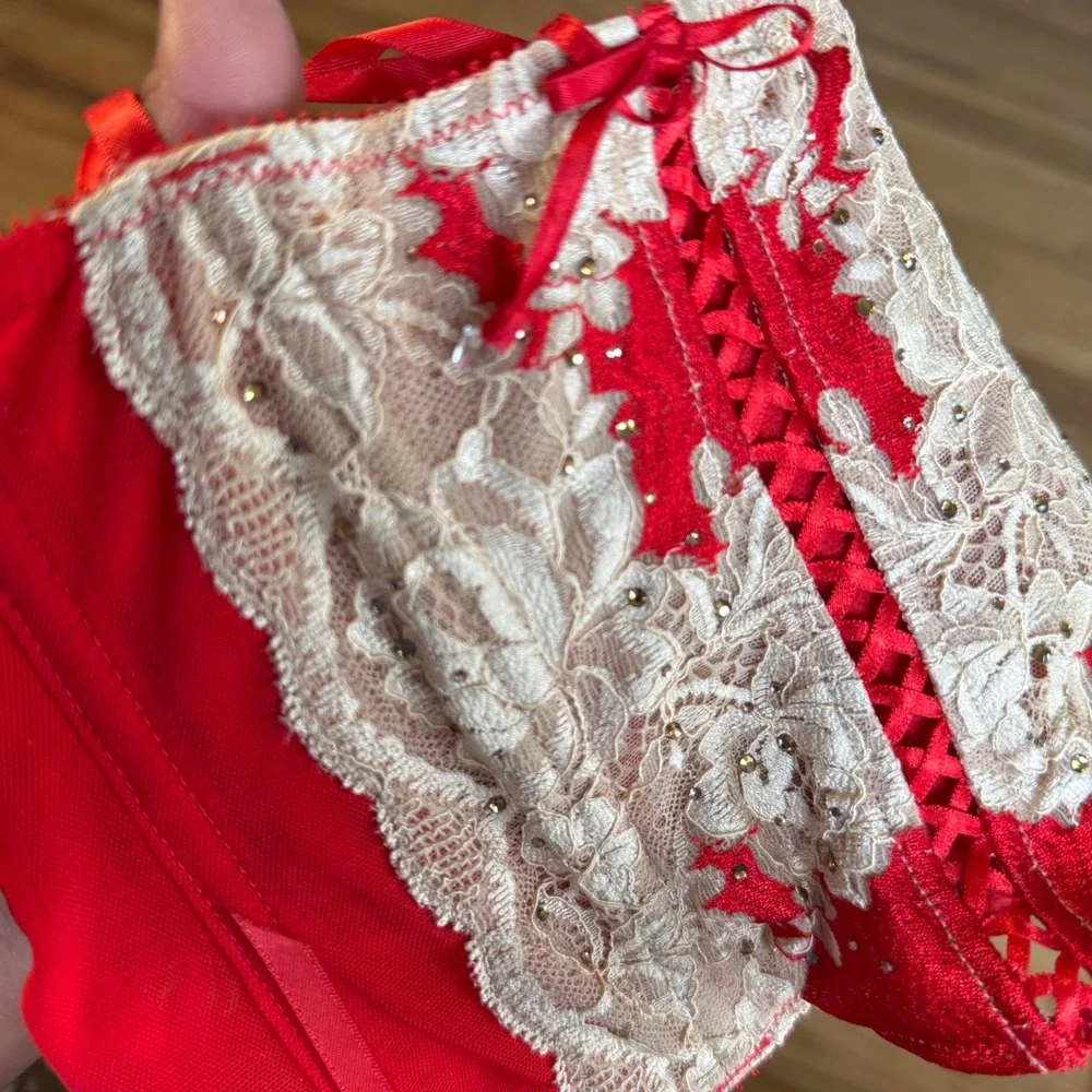 Victorias Secret Very‎ Sexy Red Lace Rhinestone Waist Cincher Corset Belt XS/S
