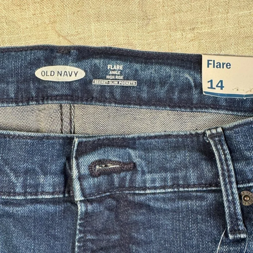 Women's Old Navy Flare Ankle High Rise Jeans Size 14 NWT
