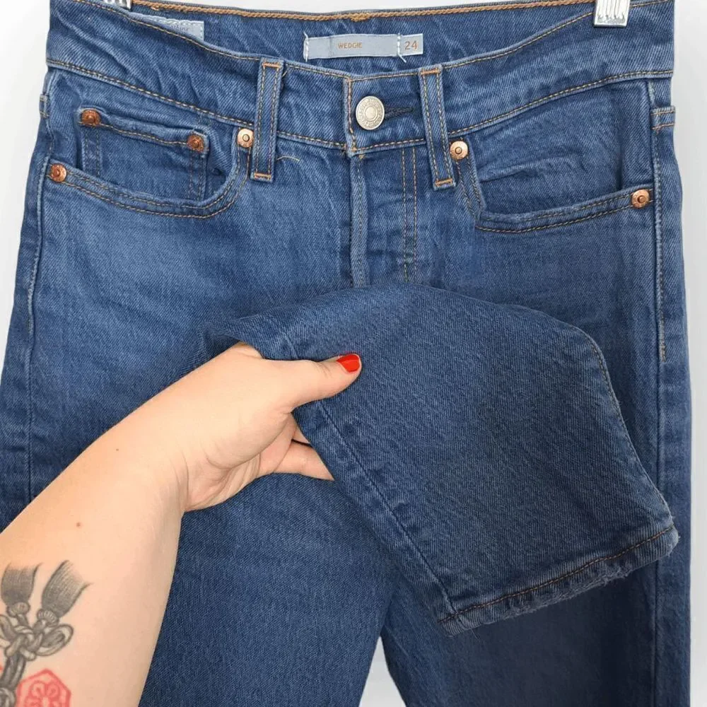 Levis wedgie jean