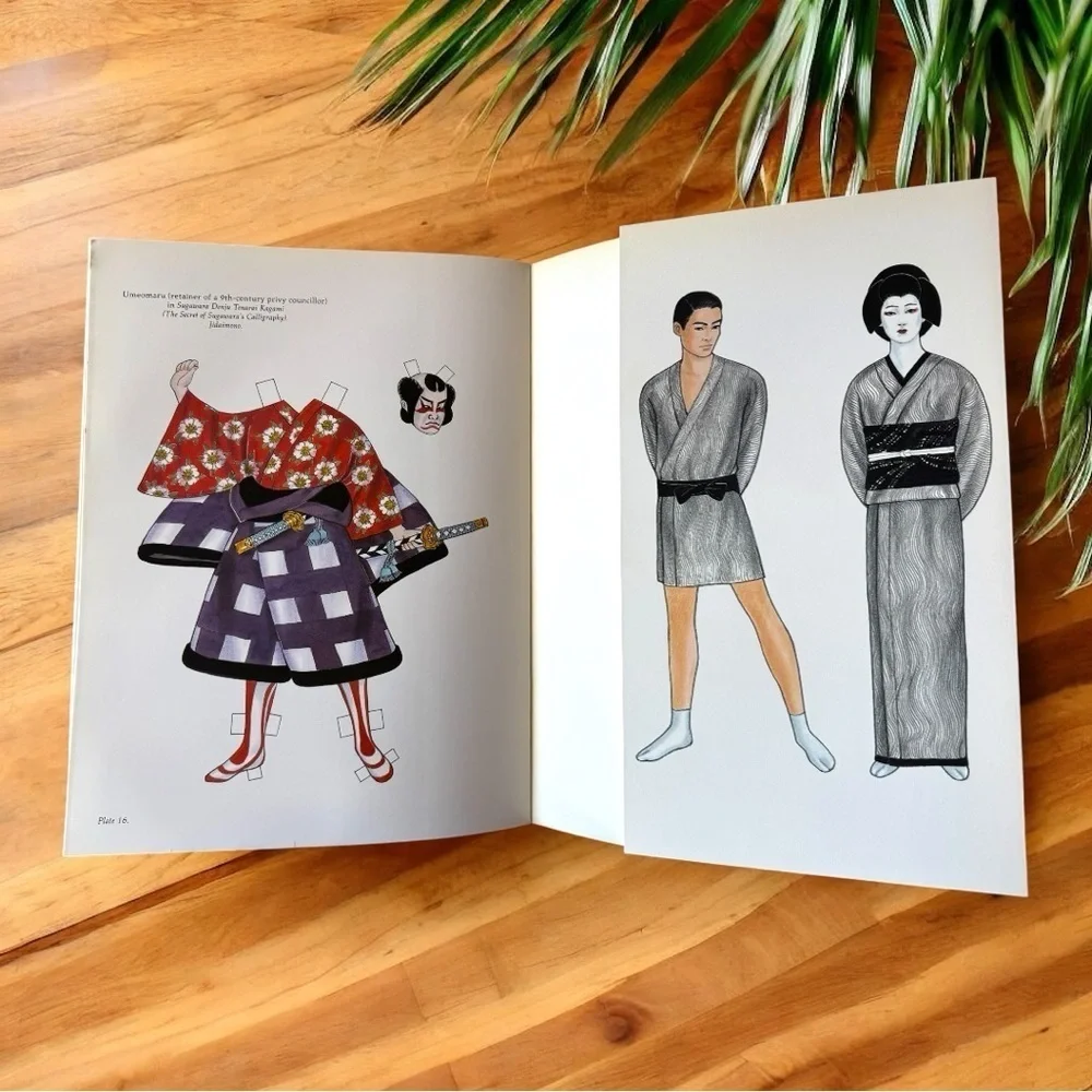 Kabuki Costumes Paper Dolls by Ming-Ju Sun – Dover Publications (1995)