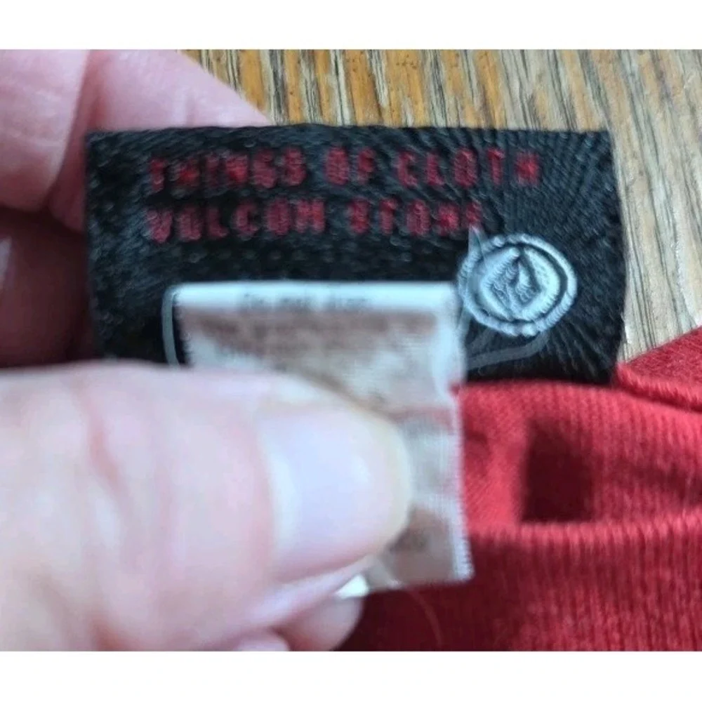 Vintage‎ Y2K Volcom Red T-Shirt L Logo Graphic Skate Surf Style Spell out