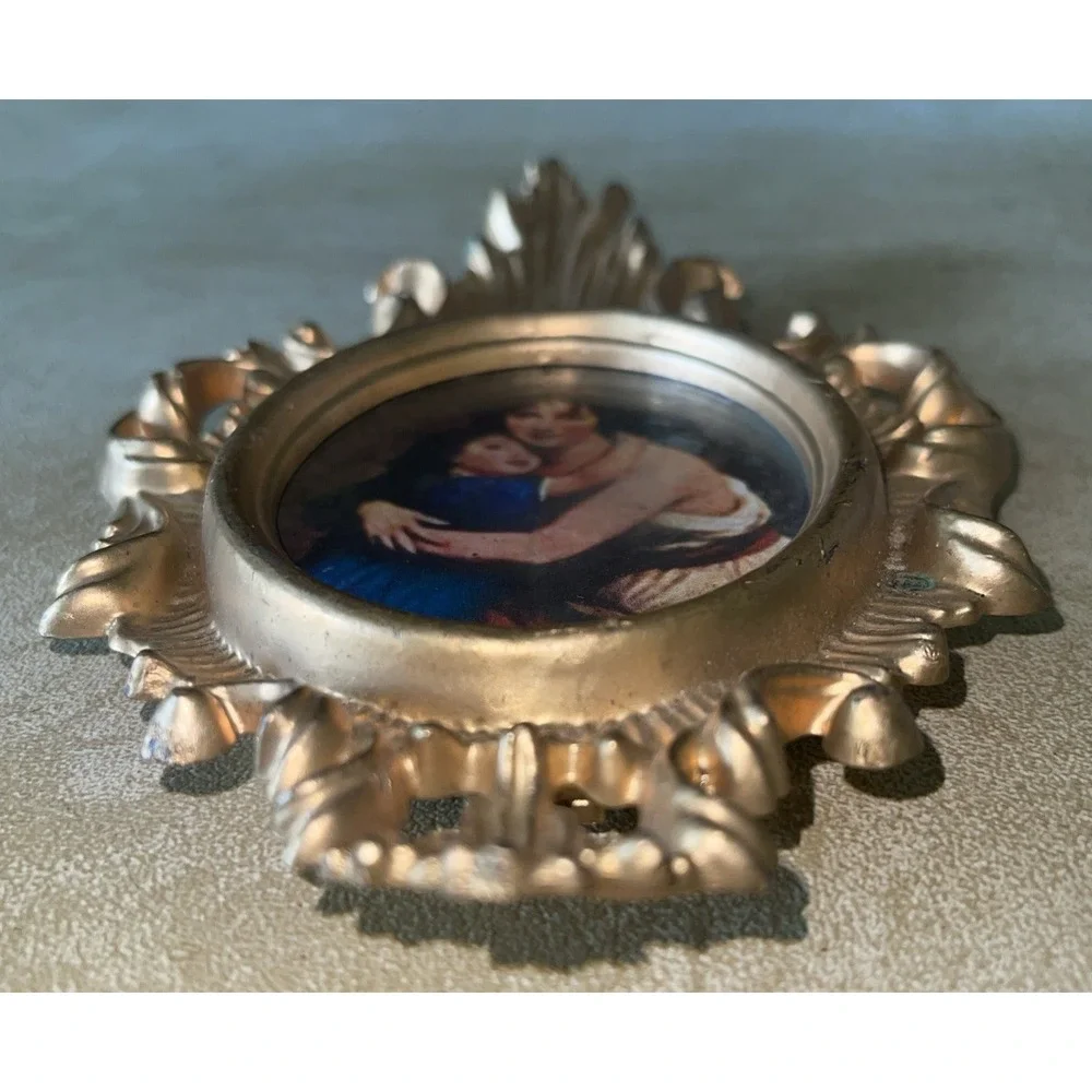 Vintage Plastic Gold Color‎ Picture Frame - 7