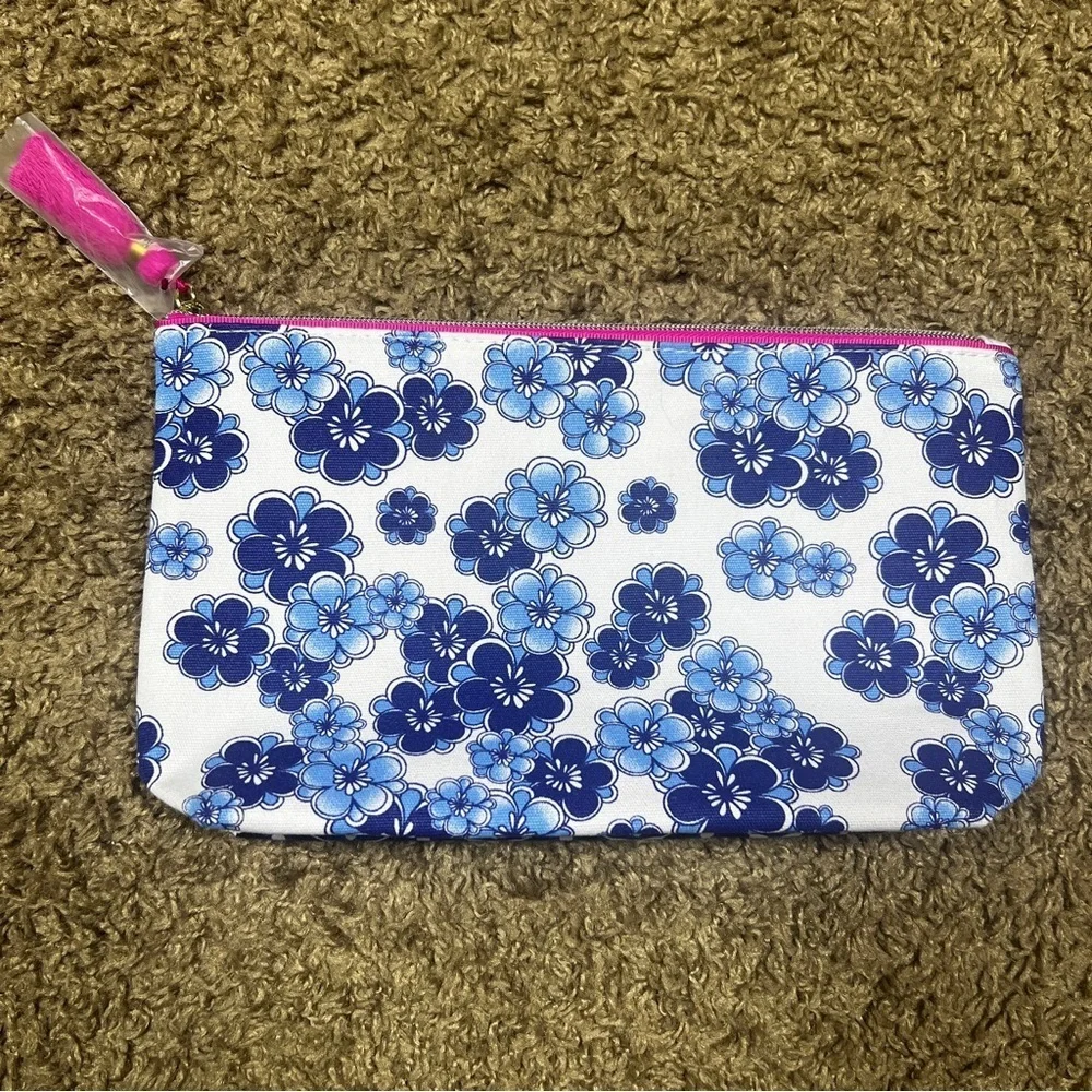 NEW Estée Lauder Pink and Blue Cosmetic Pouch