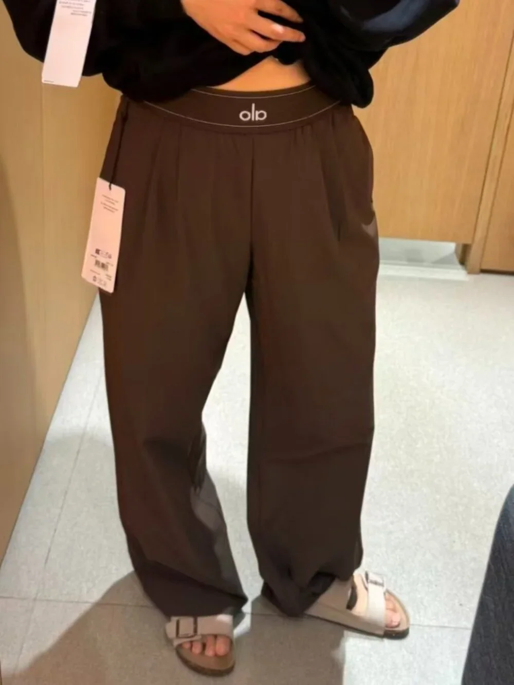 🦋🦋Alo Yoga Suit Up Trouser Espresso Coffee Brown （Regular 30“inches) NWT