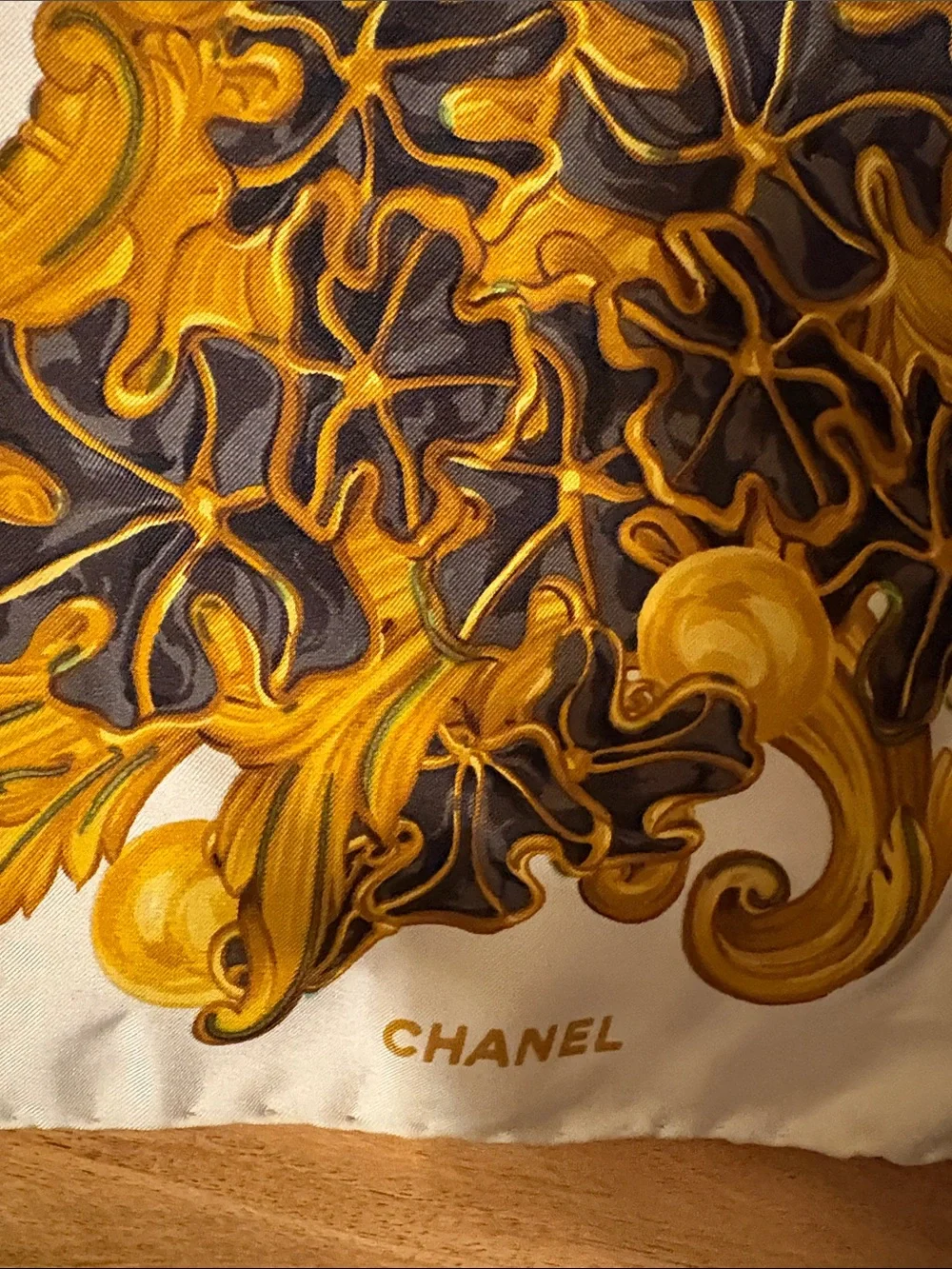 Chanel silk Scarf in Gold and Black