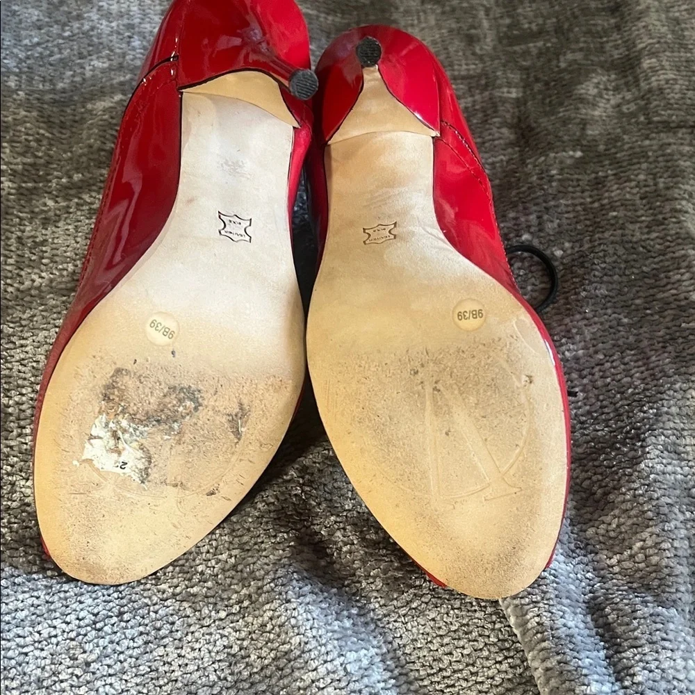 Vince Camuto bold red