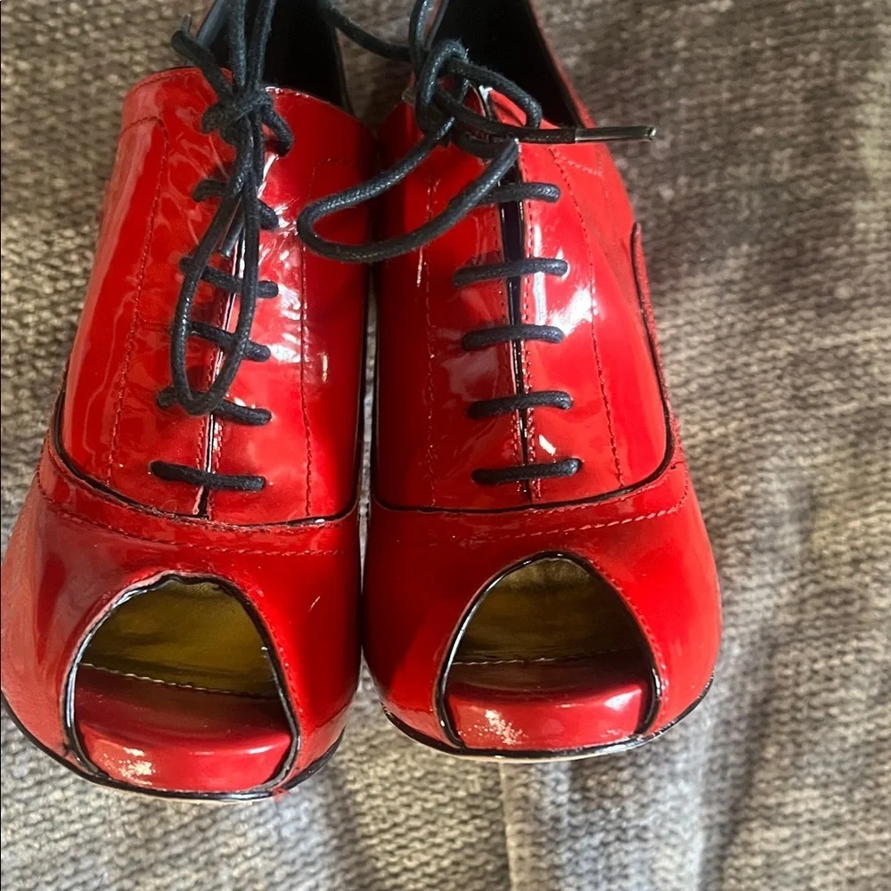 Vince Camuto bold red