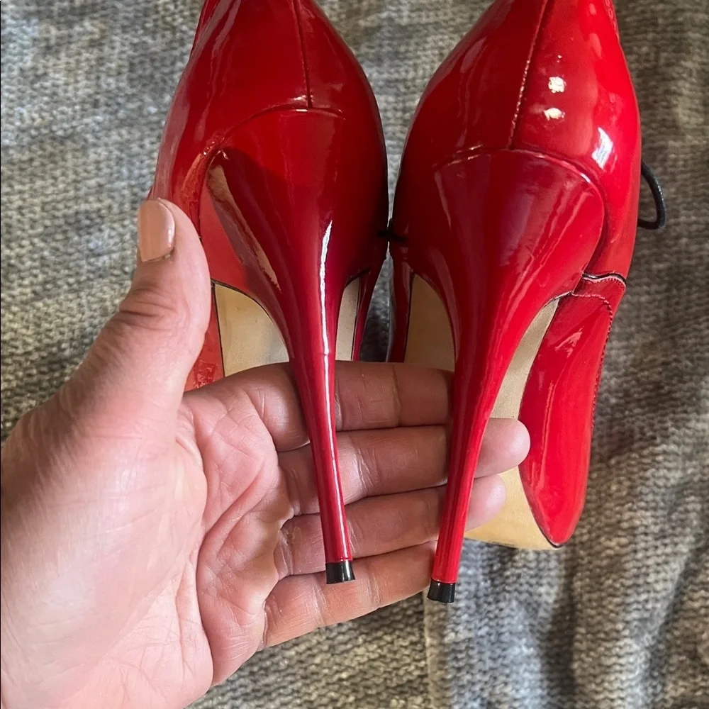 Vince Camuto bold red