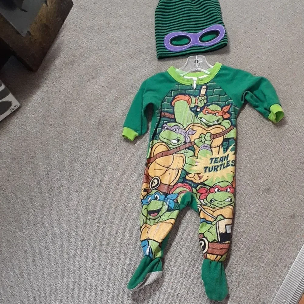 TMNT  turtle sleeper‎ size 12 M. with hat