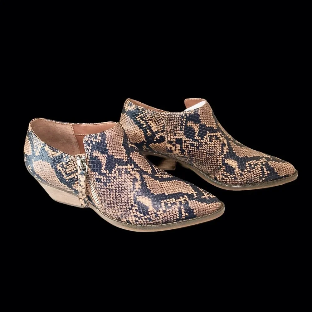 Chelsea & Violet womens ankle