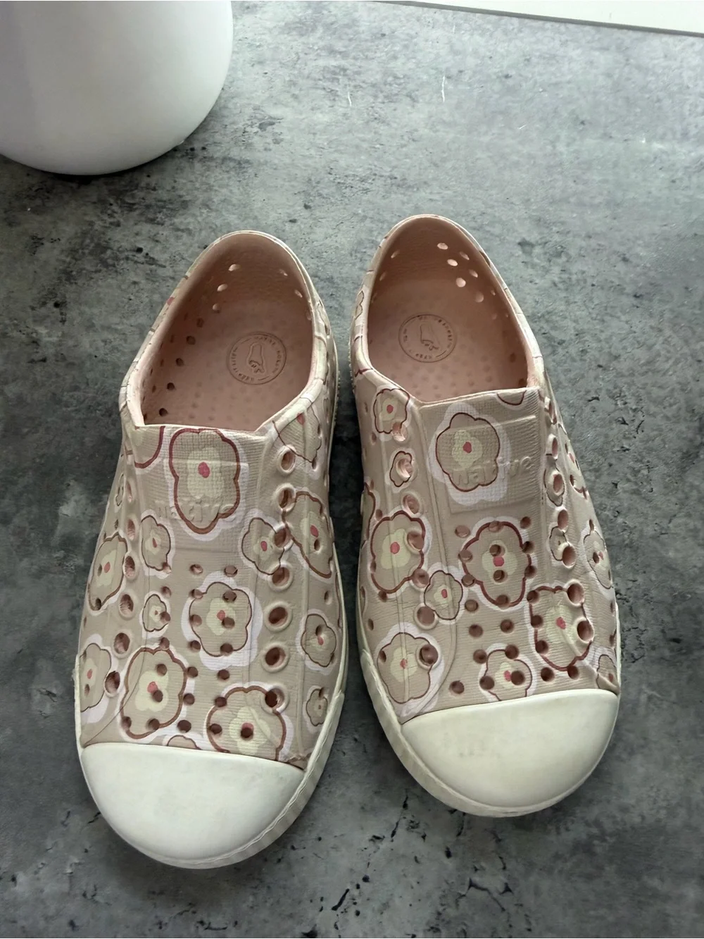 Native Shoes light pink