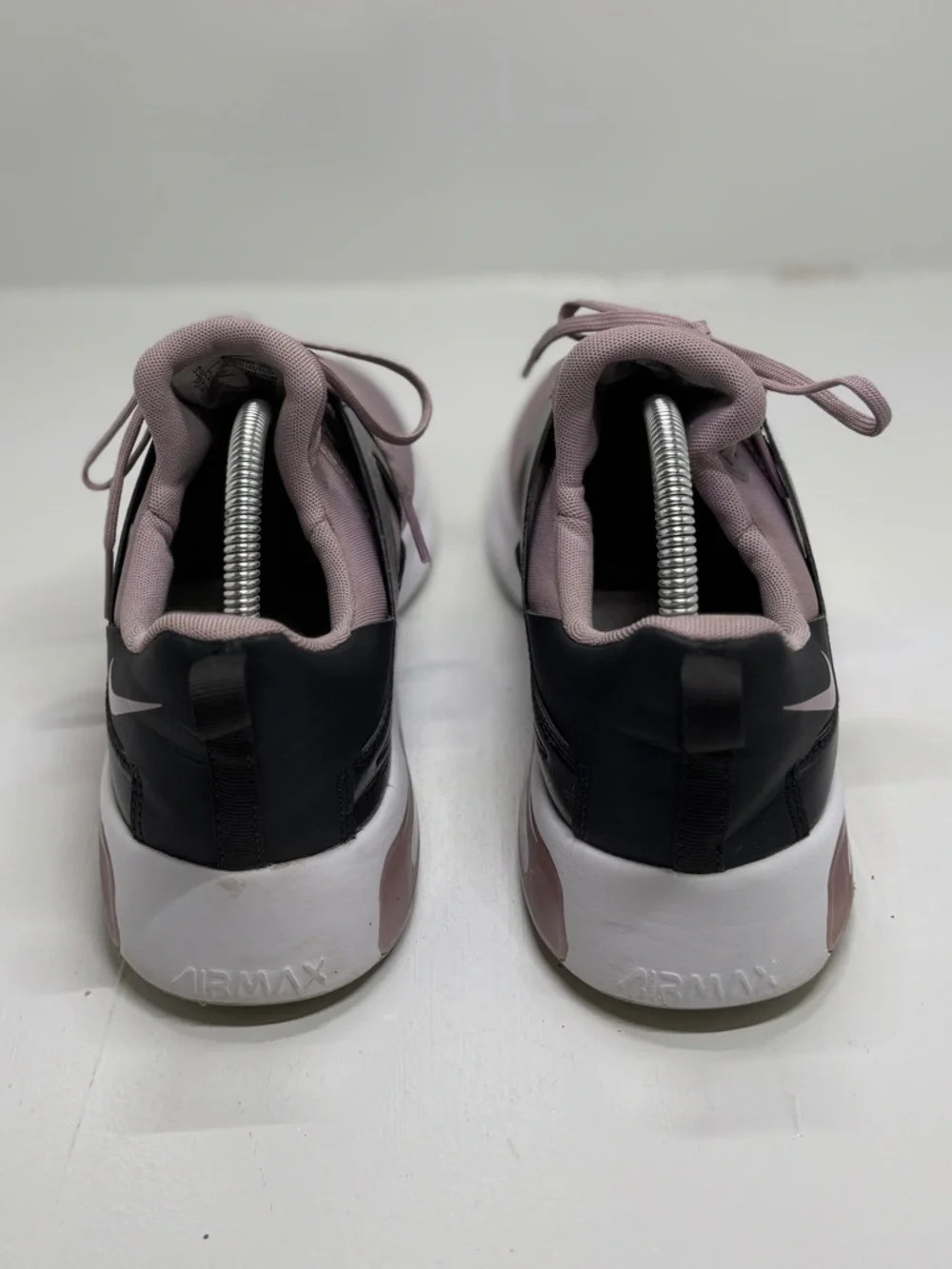Nike details 	•	color use