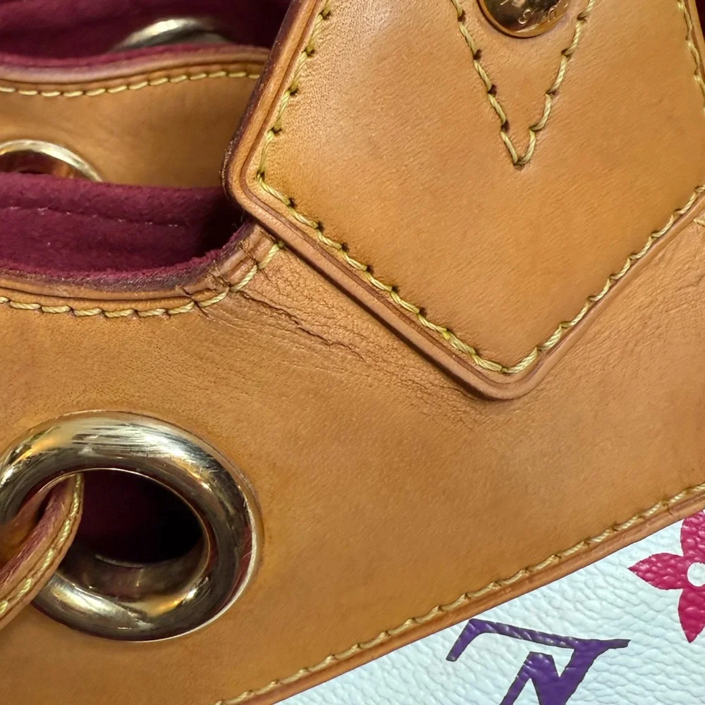 Louis Vuitton notes white