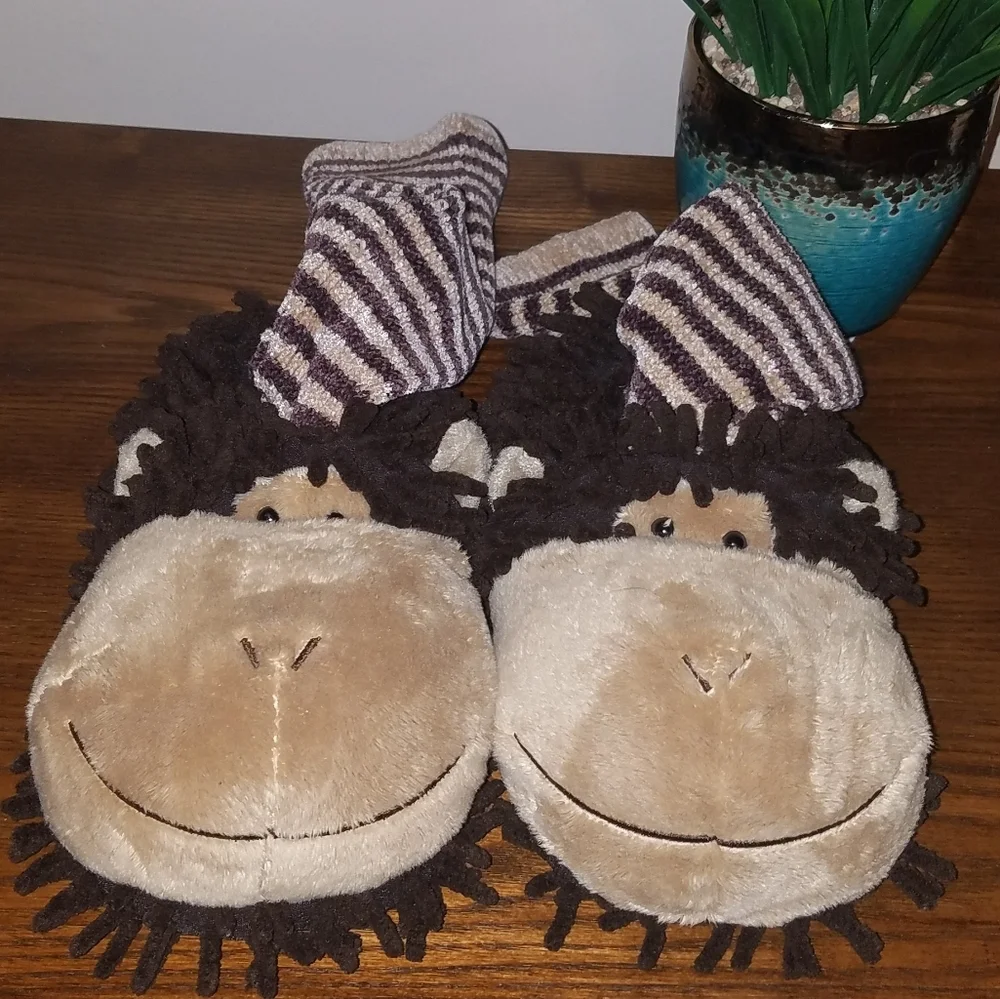 Burton + Burton plush monkey slippers (KS1)