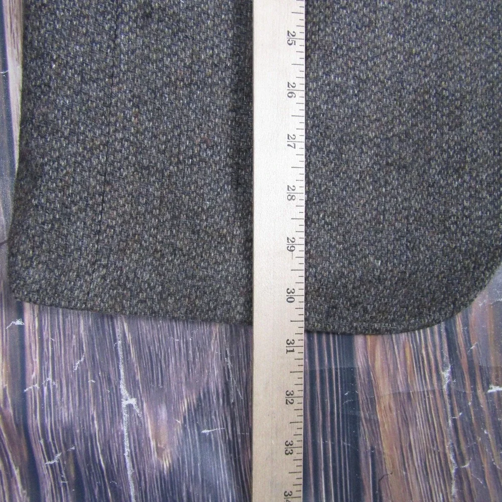 Austin Manor button lapels manor