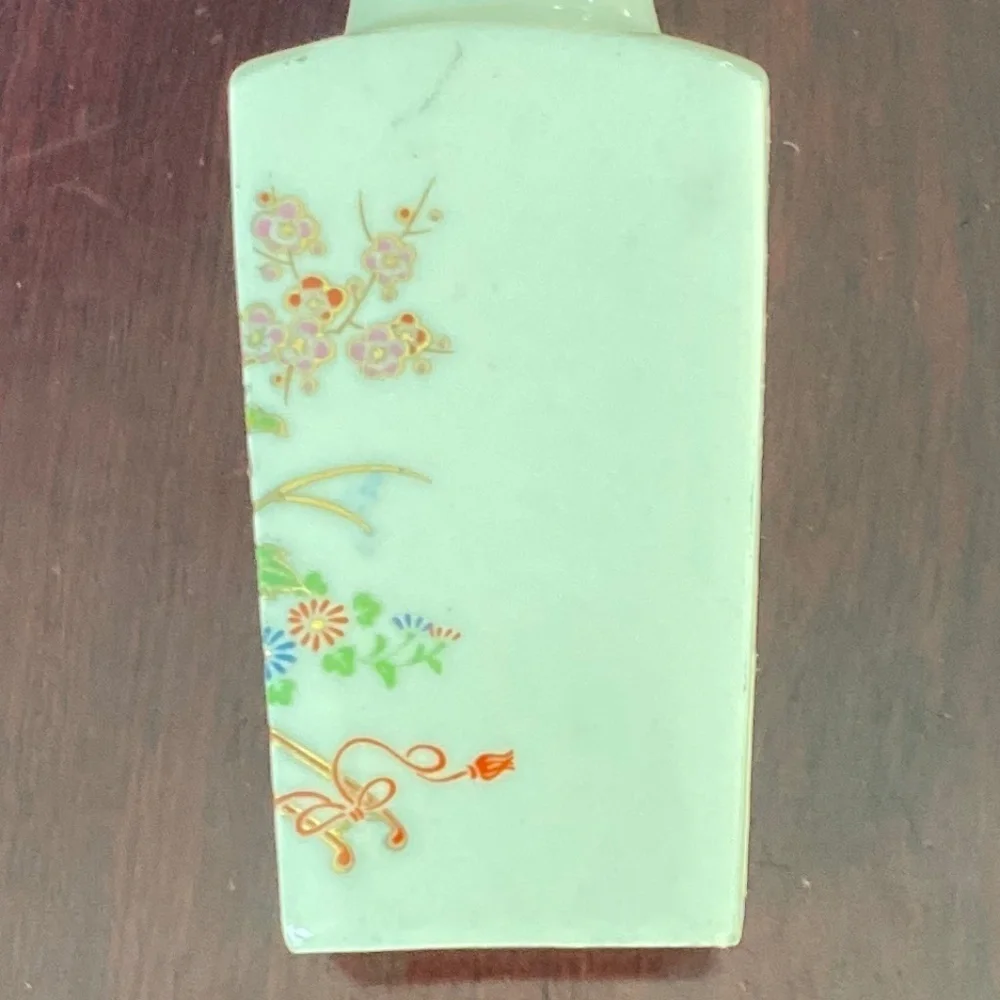 N/A manufactured vase