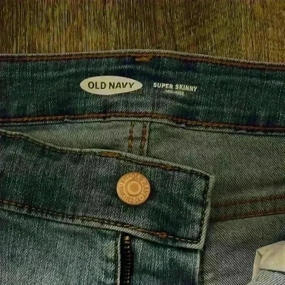 Old Navy Woman’s jeans size 6