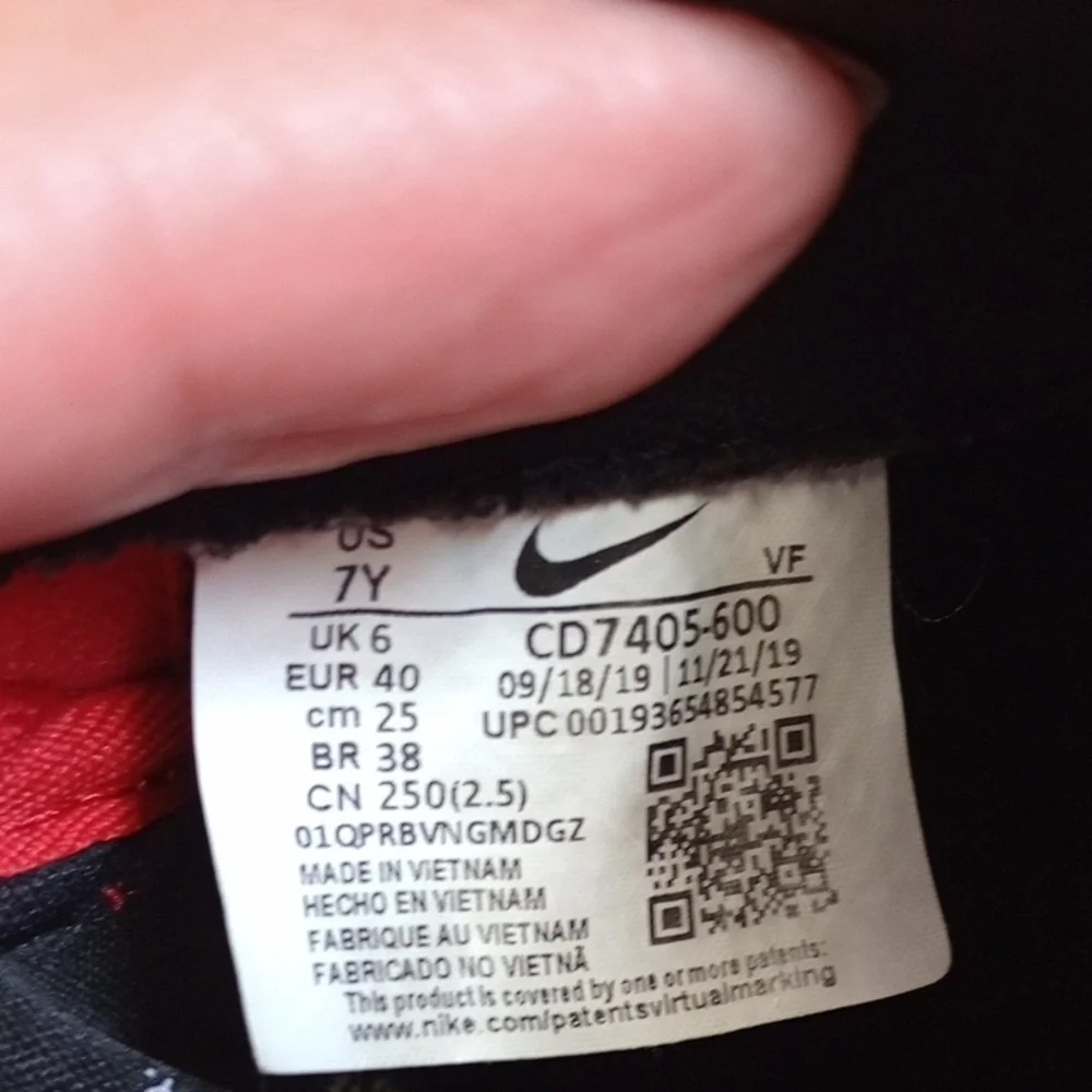 Nike AIR Red and Black Women's Lace-Up Athletic‎ Sneakers