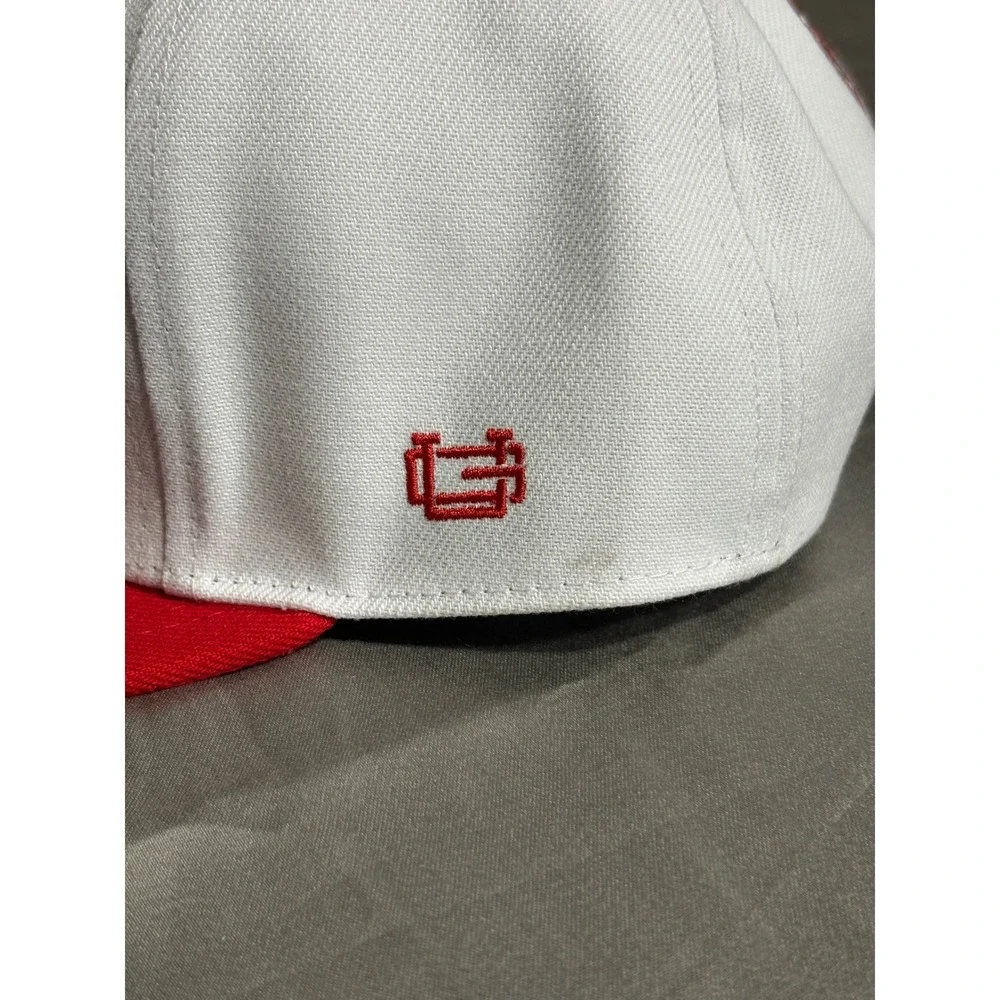 Ultra Game NBA Chicago Bulls Snapback Hat White Red Metallic Logo VGMG481F Cap