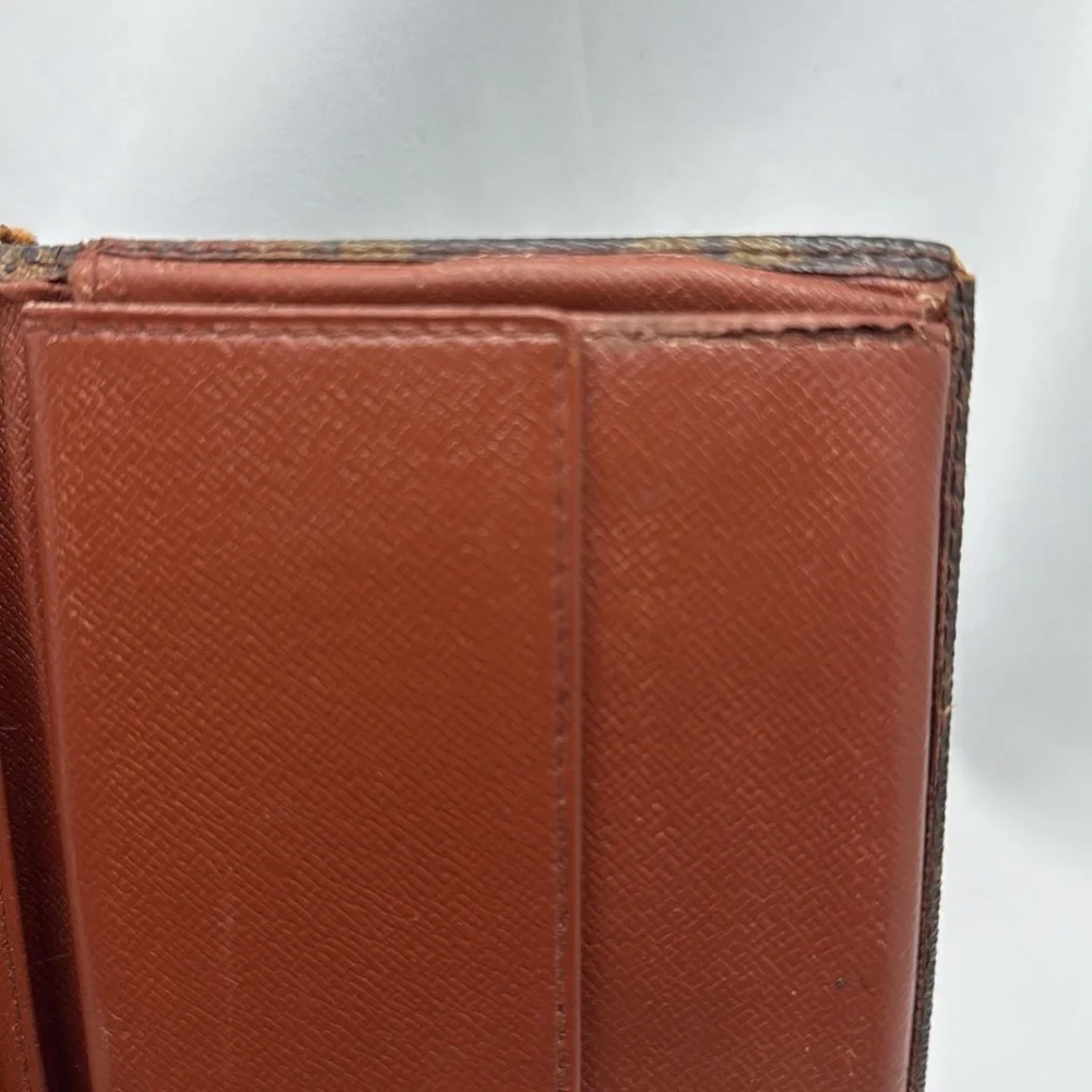 Louis Vuitton pre owned