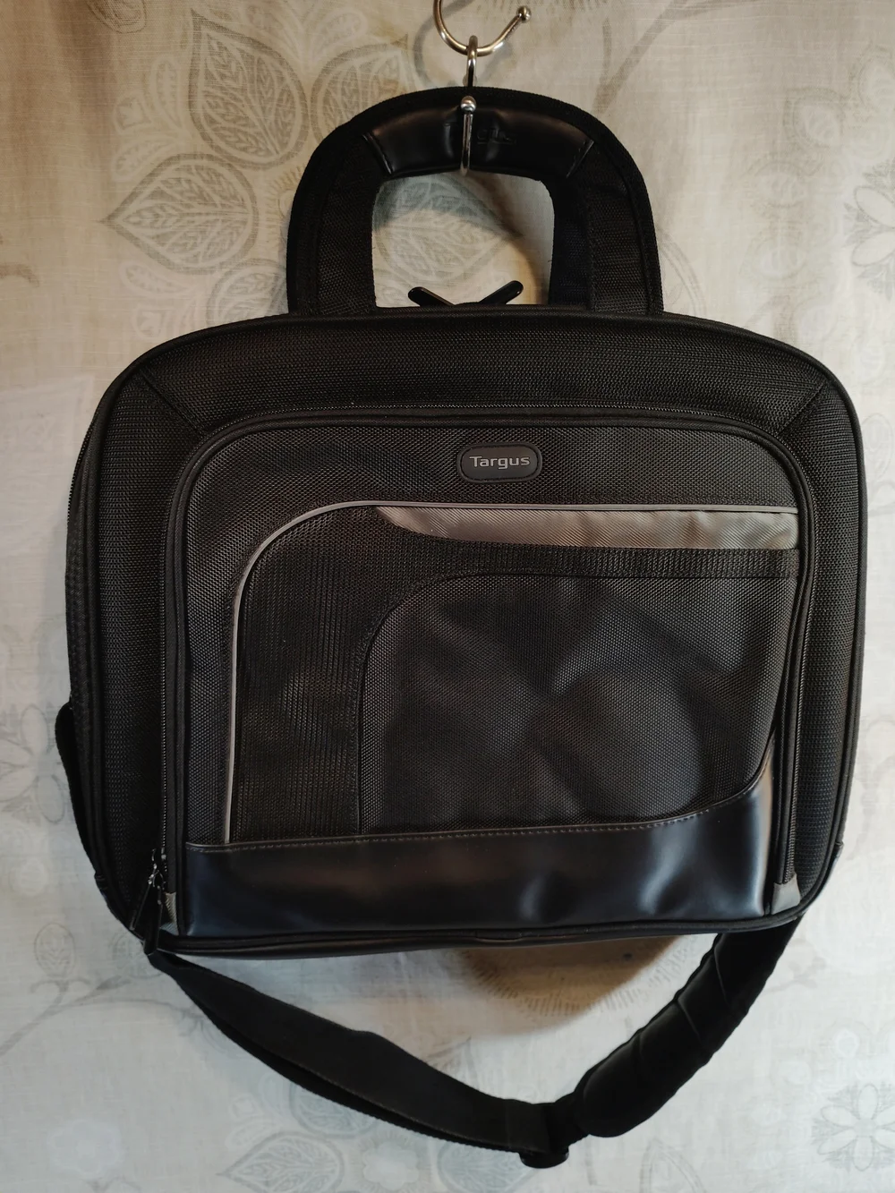 Targus Black Laptop, Messenger& Crossbody Bag with Padded Strap