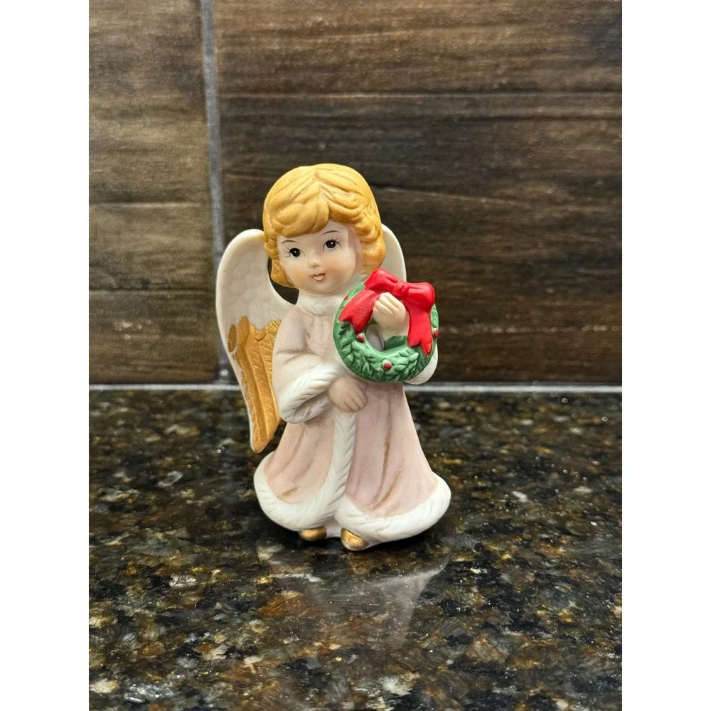 Vintage Homco Ceramic Angel with Wreath