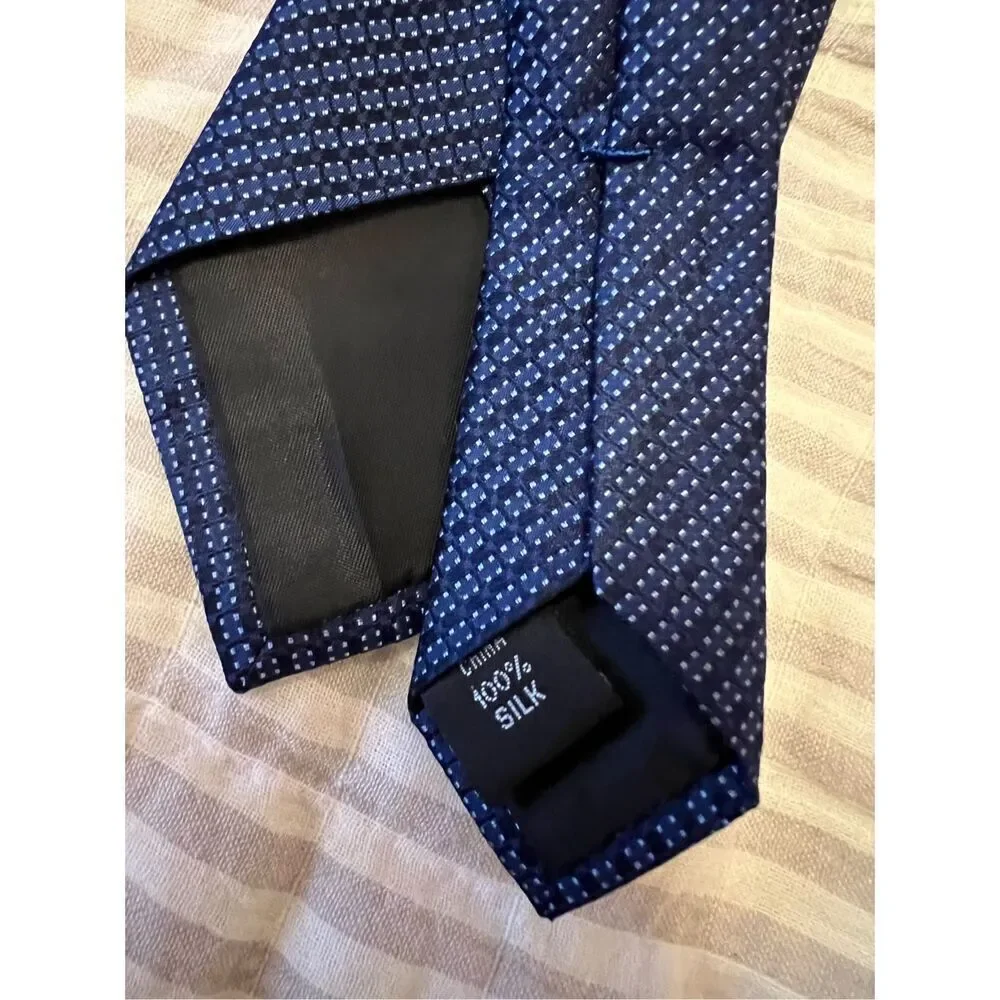 Reaction Kenneth Cole brand new