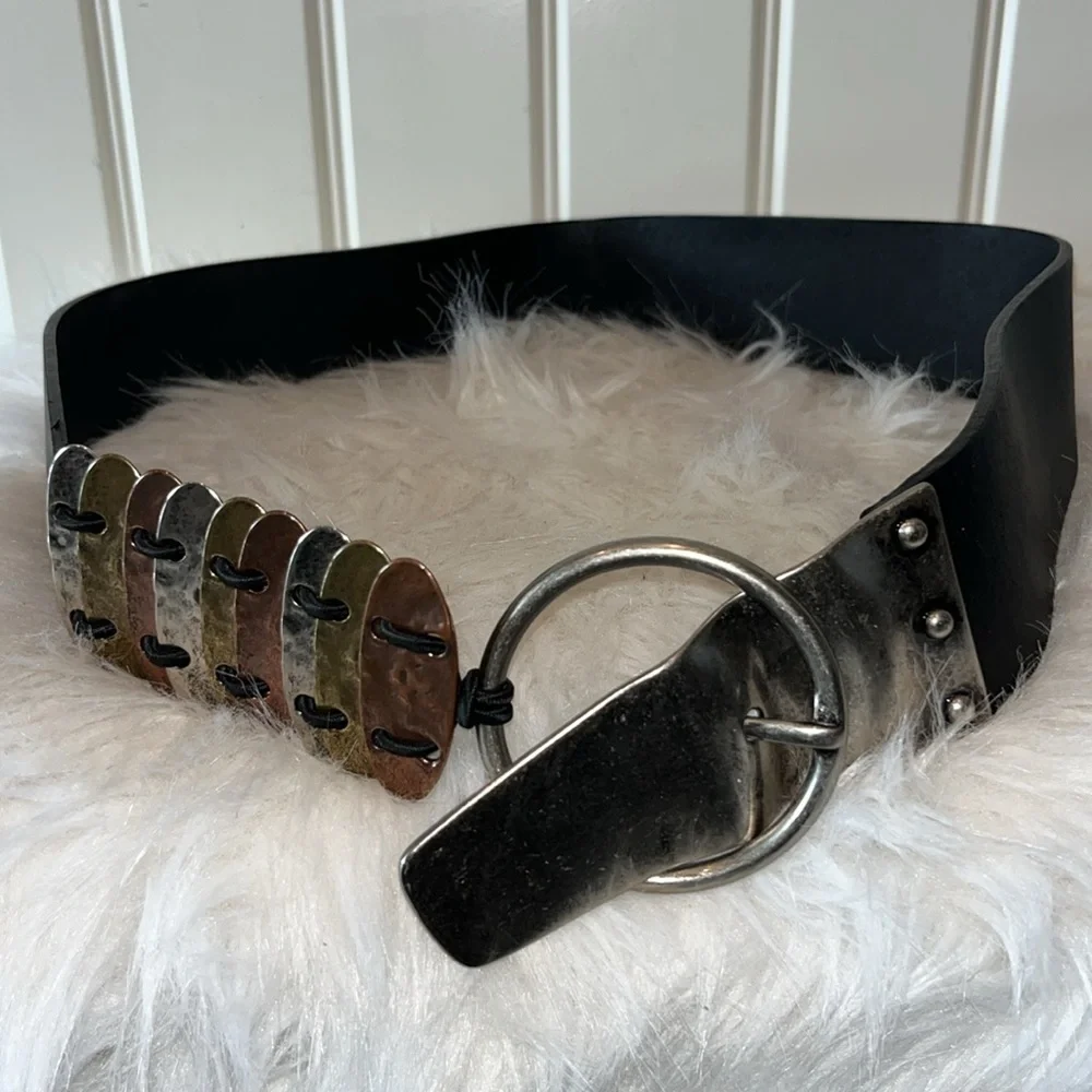Super cute unique statement belt hammered metallic black leather belt Chicos S/M
