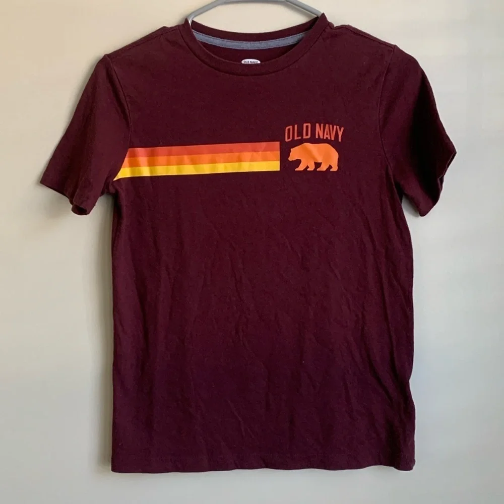Old Navy burgundy graphic tee size large (10/12)