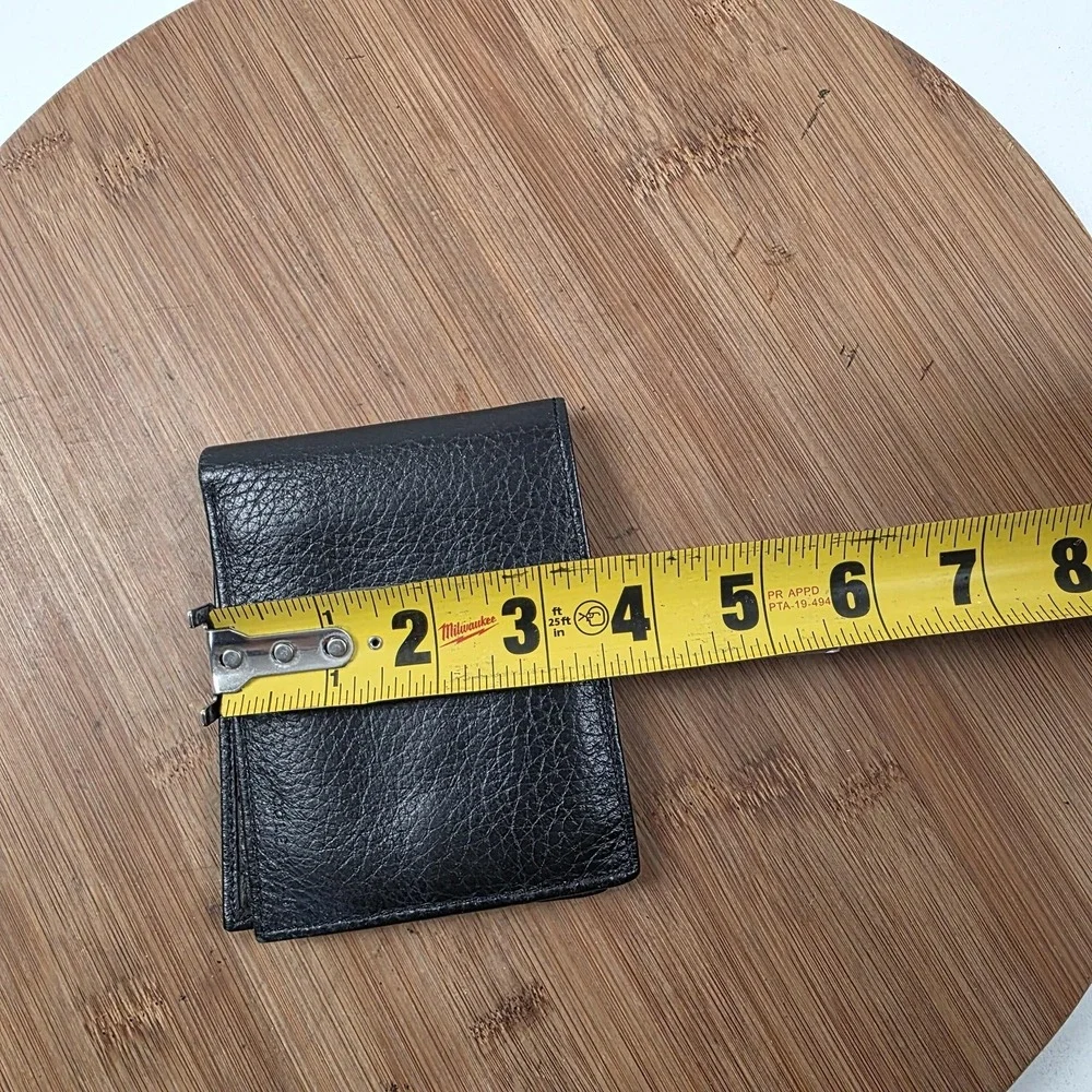 Cole Haan construction pockets type