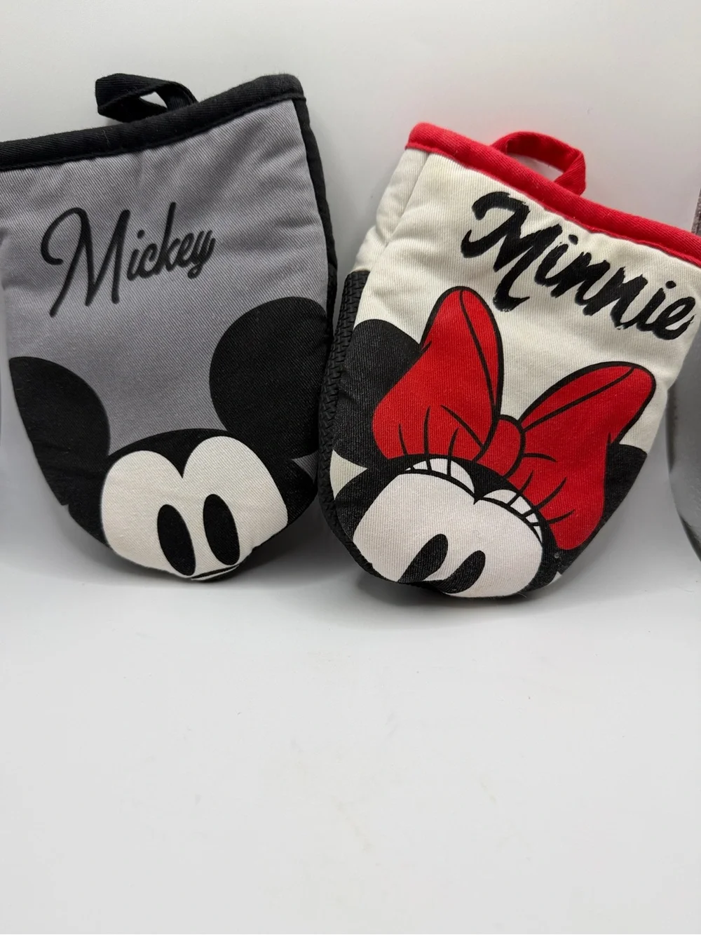 Disney Mickey & Minnie Oven Mitt Set - Red, Black, Gray, White